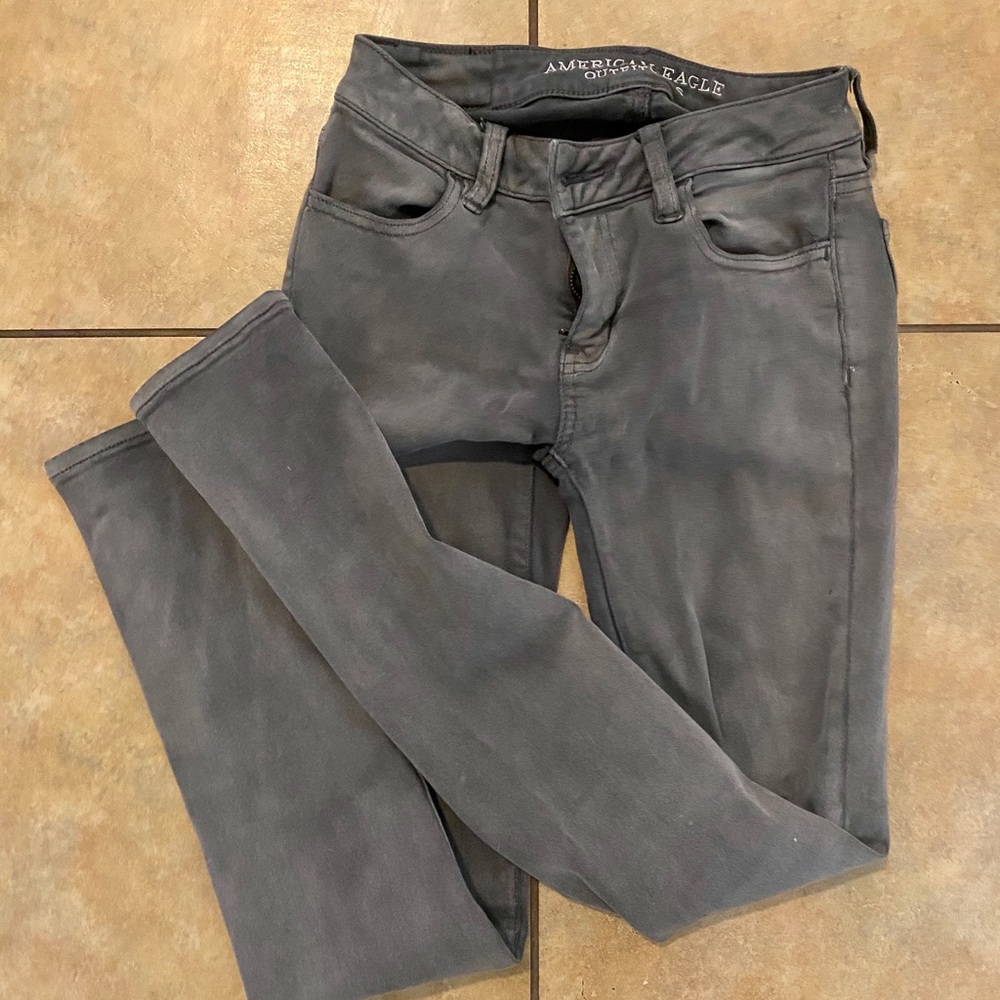 Skinny jeans ae “jegging style”